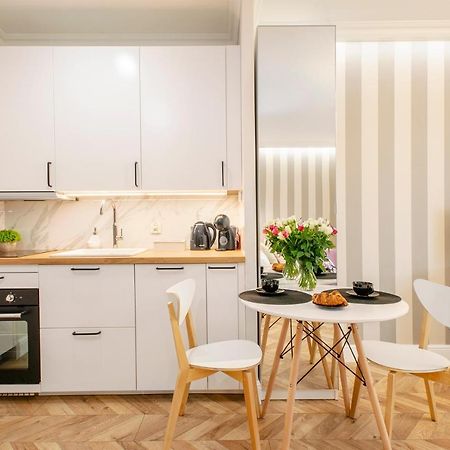 Sky Home- Rose Apartament -Manufaktura, Bezplatny Parking, Klima, Dostep Na Kod Łódź Dış mekan fotoğraf