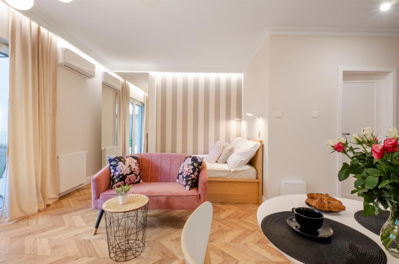Sky Home- Rose Apartament -Manufaktura, Bezplatny Parking, Klima, Dostep Na Kod Łódź Dış mekan fotoğraf